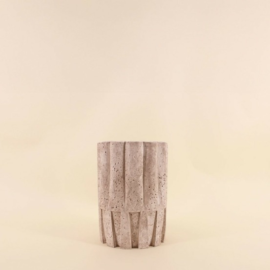 Vase corolle imitation travertin h22 cm