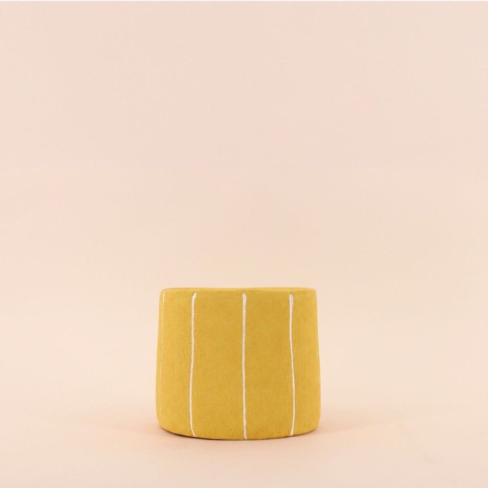 Cache-pot en ciment jaune lignes blanches 15cm