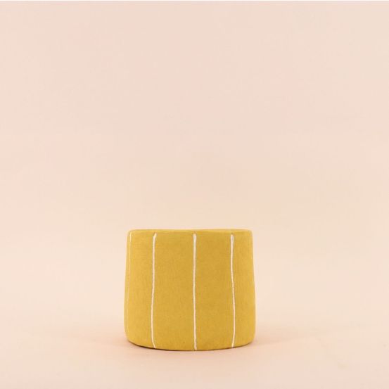Cache-pot en ciment jaune lignes blanches 15cm
