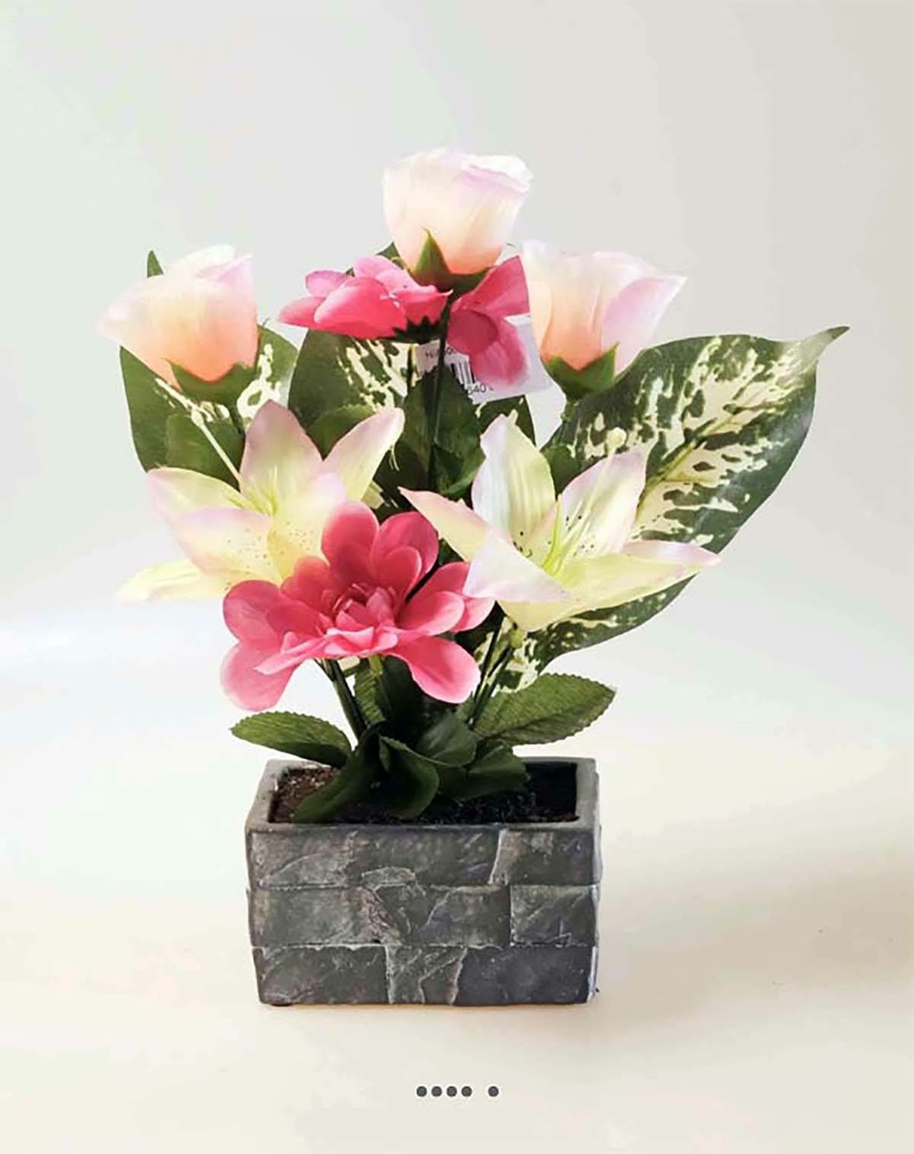 Composition fleurs artificielles pour colombarium roses, lys et dahlias h 32 cm