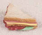 Demi sandwich club artificiel en plastique soufflé l 145x80 mm