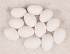 Oeuf de poule blanc artificiel en plastique soufflé x 12 - H65x45mm