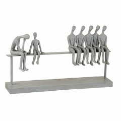 Figurine 7 personnages assis sur un banc résine gris
