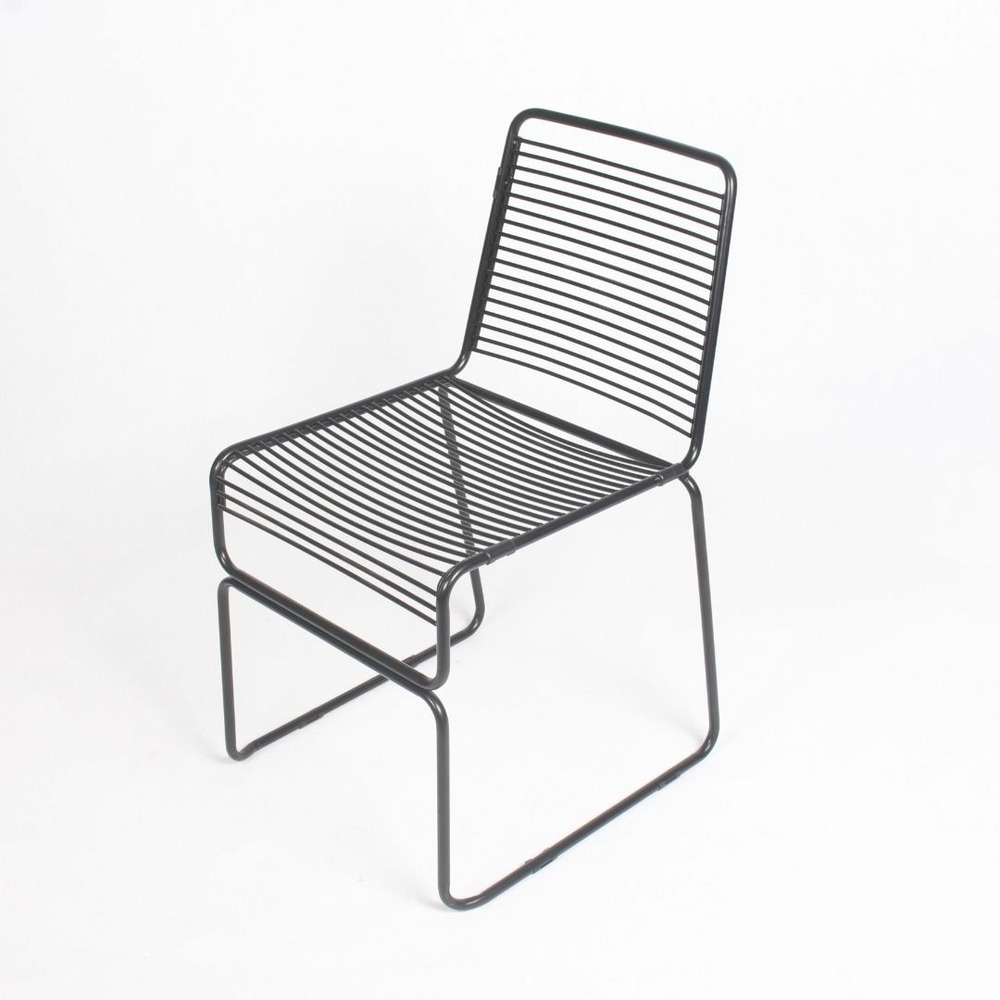 2 chaises noires en métal à barreaux style industriel frioul