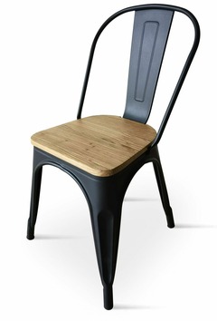 Chaise noire mat en métal et assise bois clair style industriel