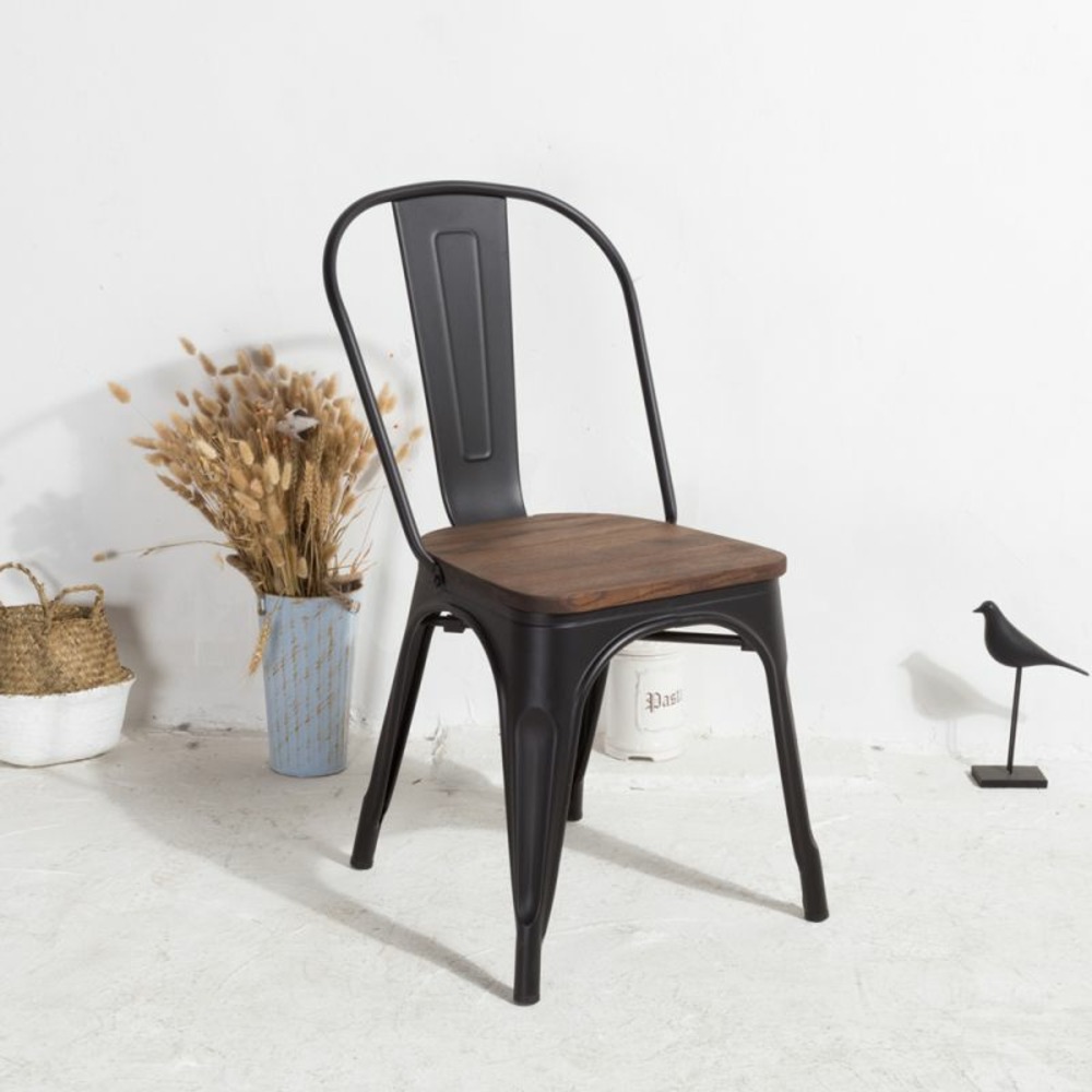 Chaise métal noir mat avec assise bois foncé décoration style industriel