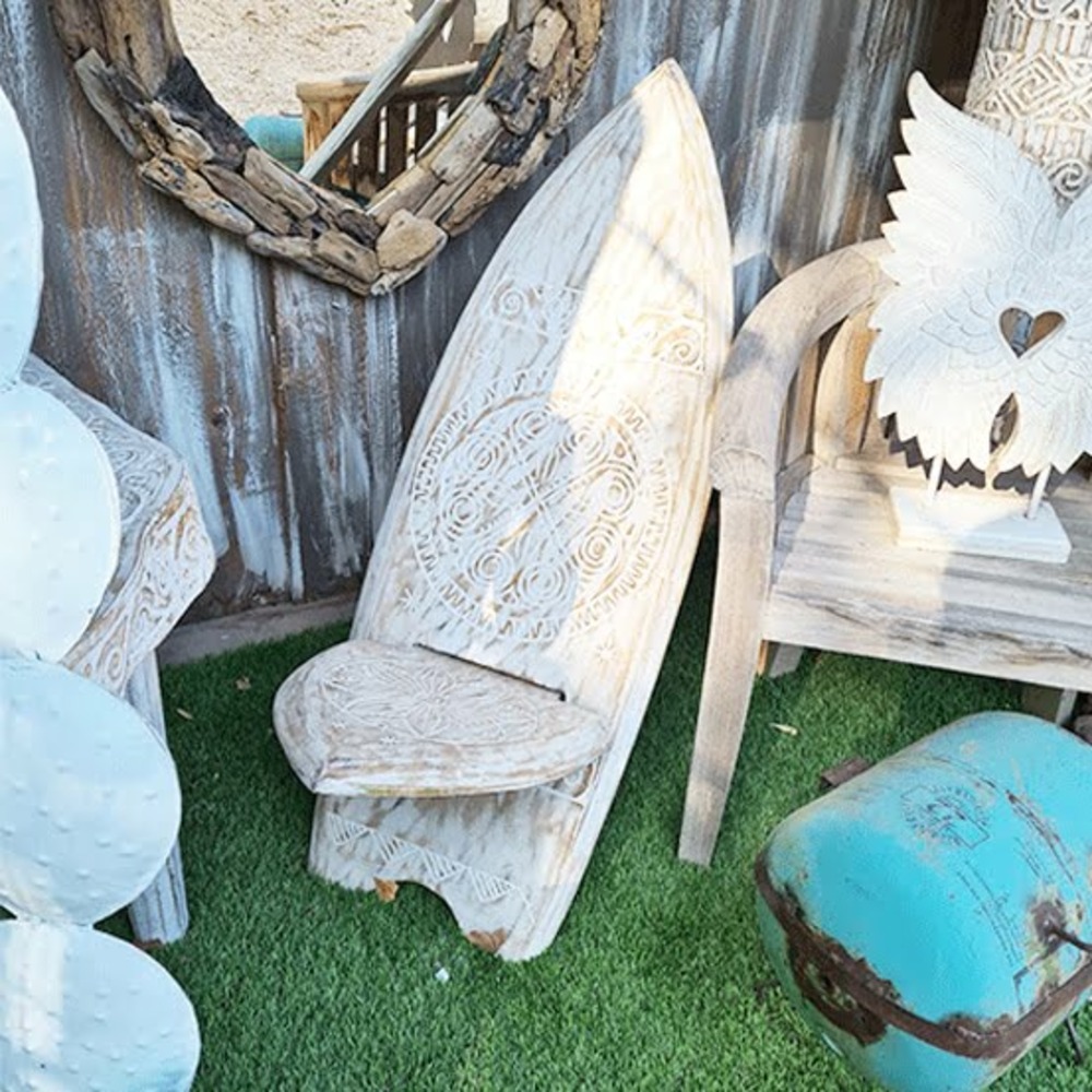 Statue planche de surf en bois de cocotier