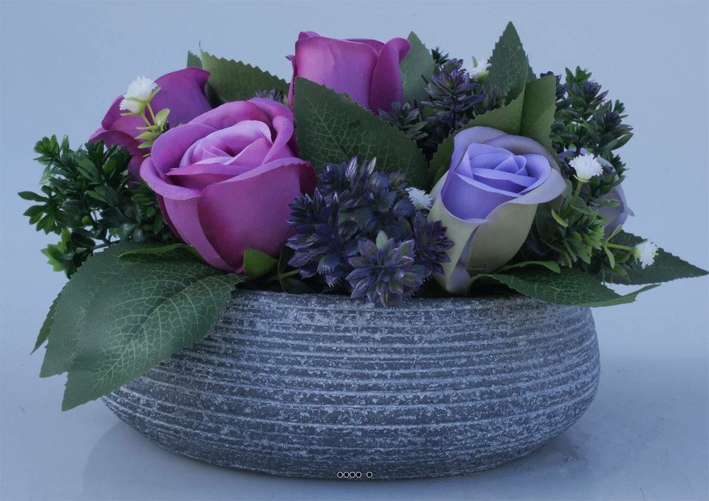 Fleurs artificielles pour cimetière vasque ciment roses et gypsophiles d25 cm ma