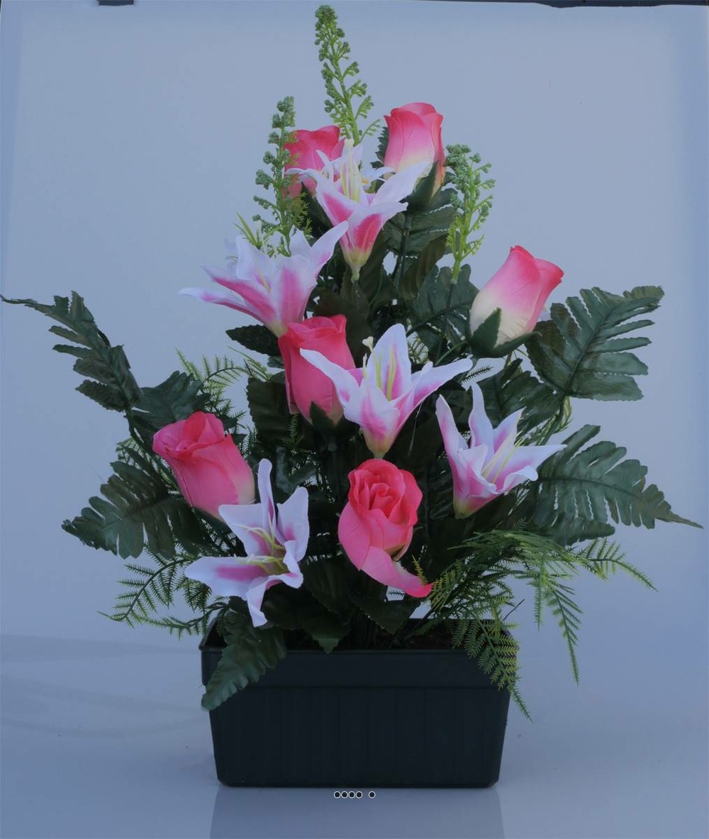Composition fleurs artificielles cimetière jardinière roses et lys h44 cm l40 cm