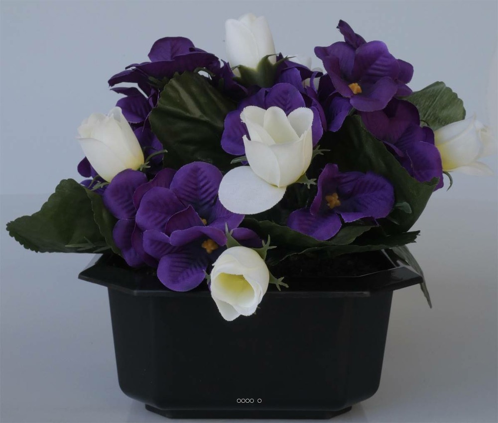 Composition fleurs artificielles cimetière pot carré violettes et mini roses h17