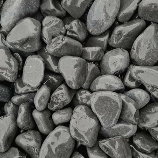 Sac de +/- 1,5t = 20m² galet de marbre gris foncé 25-40