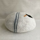 Dunga - grotte chat design galet en feutre de laine 45x40x30cm gris clair