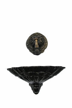 Fontaine coquille au lion vieux bronze avec robinet colvert  h. 54cm x l. 38cm