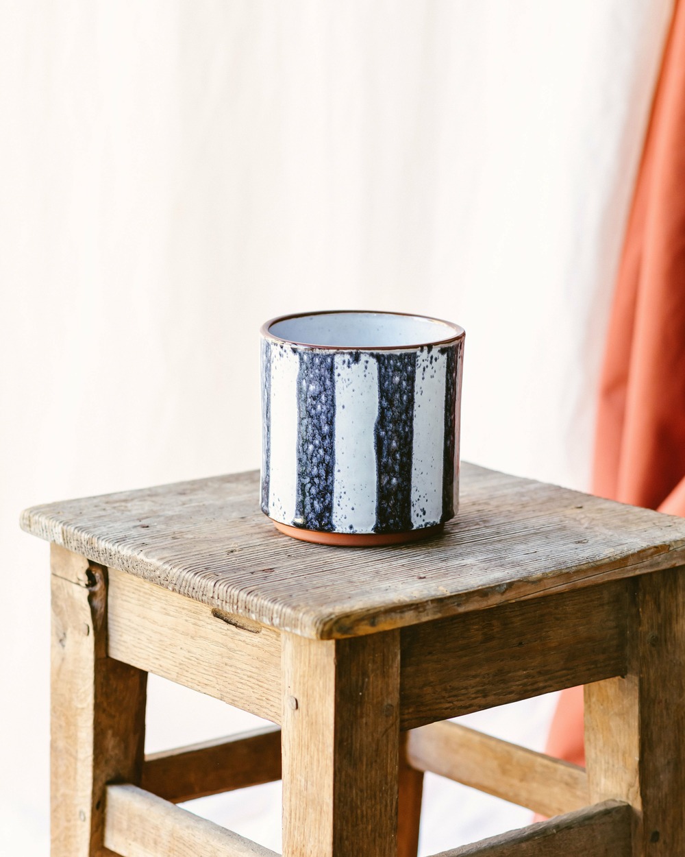 Lisboa cachepot en céramique rayé bleu Truffaut