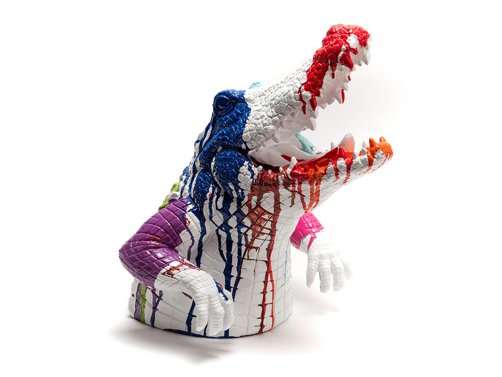 Crocodile attaque trash blanc