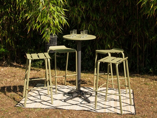 Ensemble mange-debout rond ALICANTE en aluminium pour 4 personnes, VERT JONC