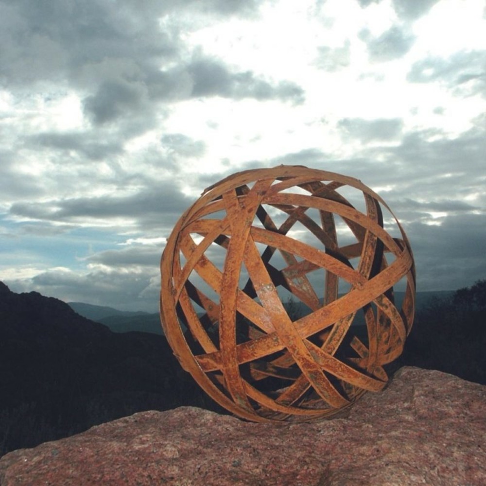 Boule déco jardin métal ajourée - rouille 50 cm