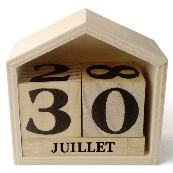 Calendrier perpétuel en bois maisonnette - 7,3 x 8 x 3,4 cm