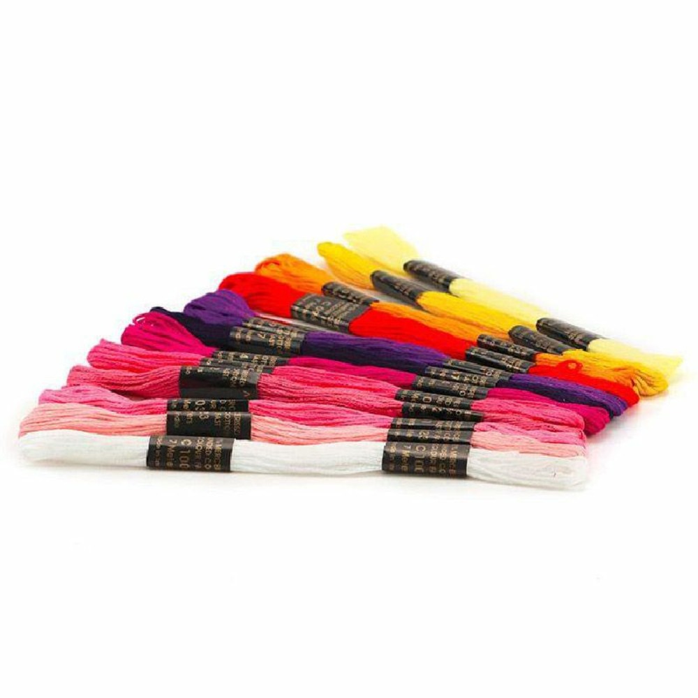 Coffret suspension en bois à broder - tête de licorne