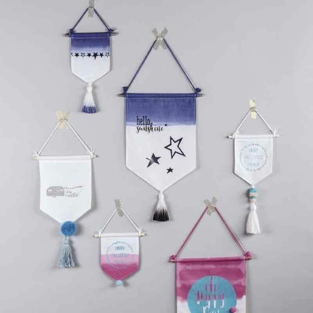 Fanion en tissu à suspendre 14 x 14 cm