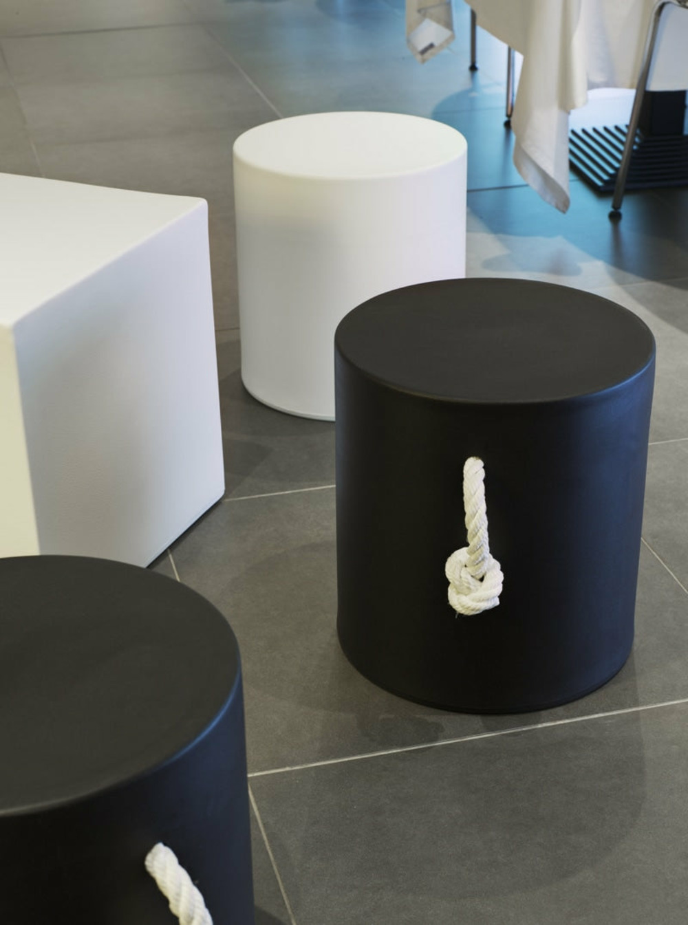 Newgarden - tabouret tafy avec corde ø35x38cm - noir