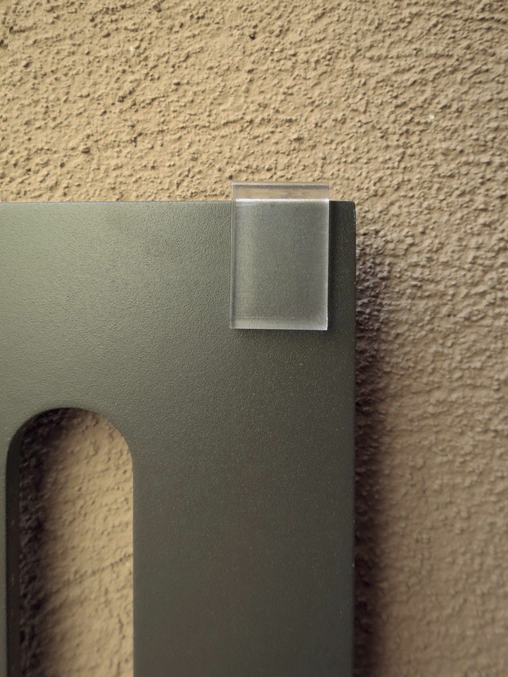 Lot de 4 accessoires pour pose murale de panneaux