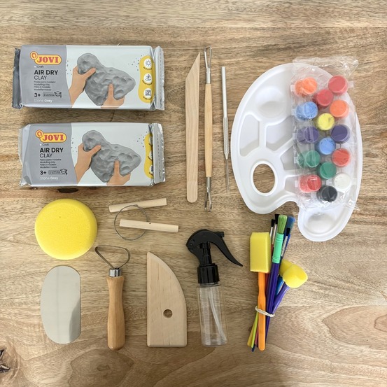 Kit poterie : coffret argile grise + ustensiles + peinture
