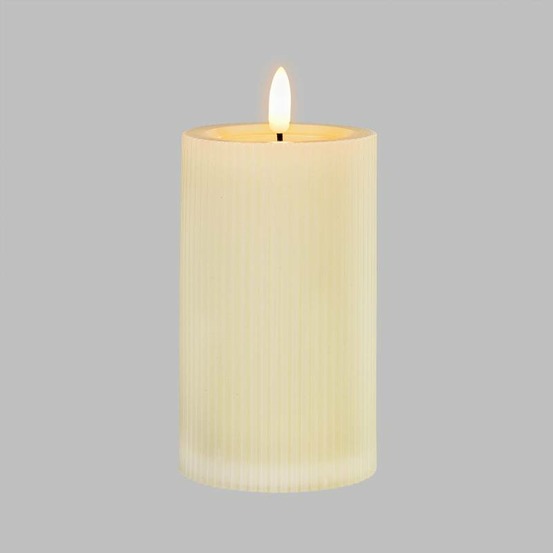 Bougie led extérieur ip44 cylindrique avec nervures ø7,5cm h12,5cm effet cire ivoire blanc chaud à piles