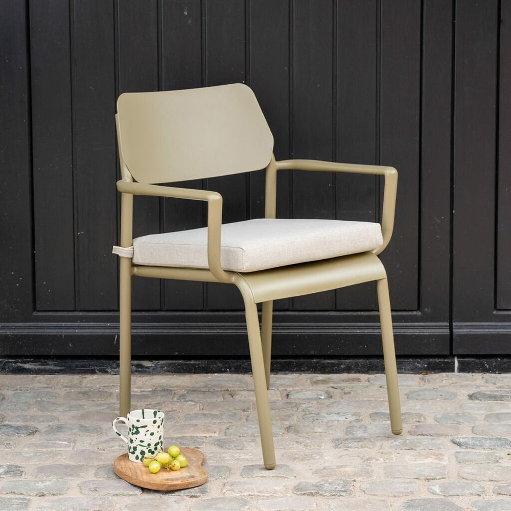 Fauteuil de jardin en aluminium kaki clair avec coussin beige chiné havana