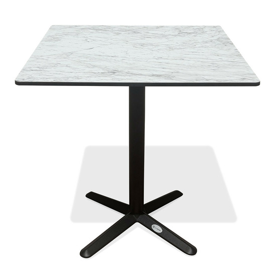 Table de jardin carrée
