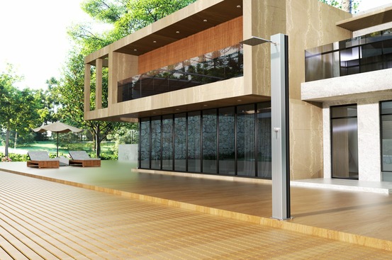 Douche de piscine en acier 316 gris avec robinet monovia et diffuseur carre