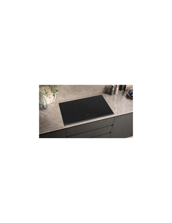 Induction - 4 zones dt 1 combizone (2x 3,7 kw) - timers - intel. Hood auto - cook/h connect - cdes touchslider - l 80 cm - sieme