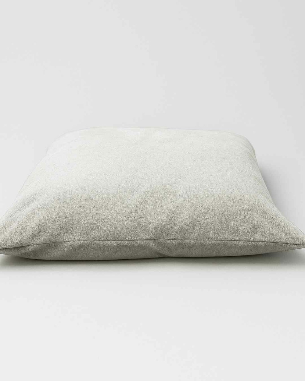 Coussin cocoon en plaid gris clair taille l: 70x70 rembourrage en mousse