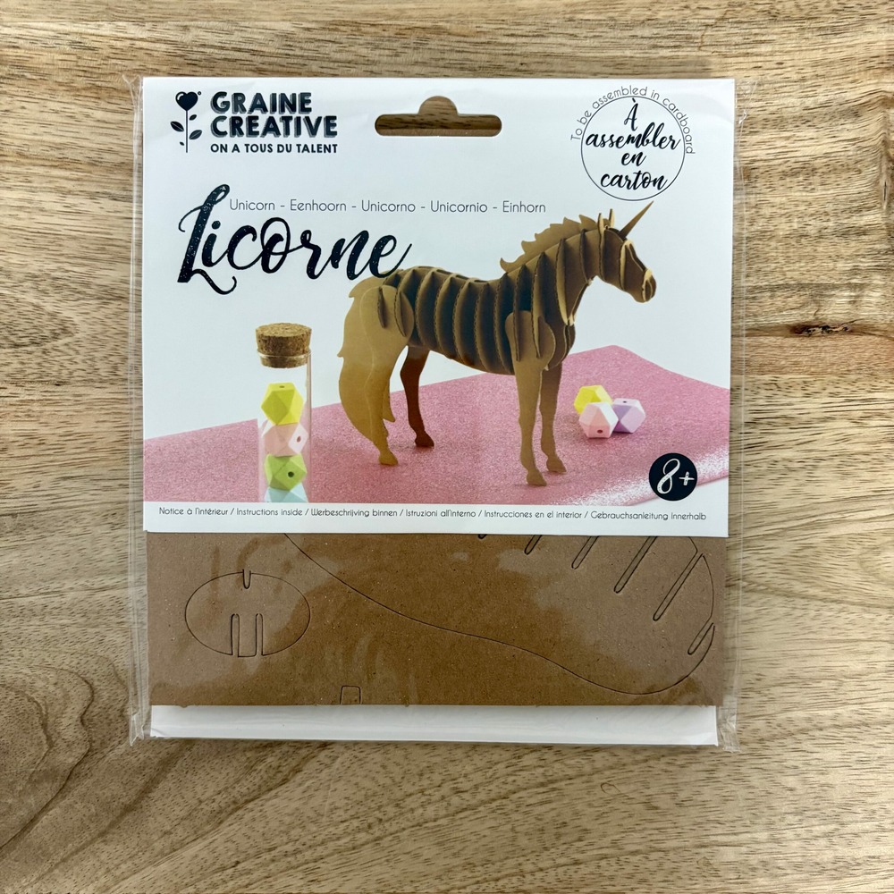 Maquette 3d en carton - licorne