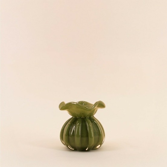Vase boule plissé en verre opaque, h11cm