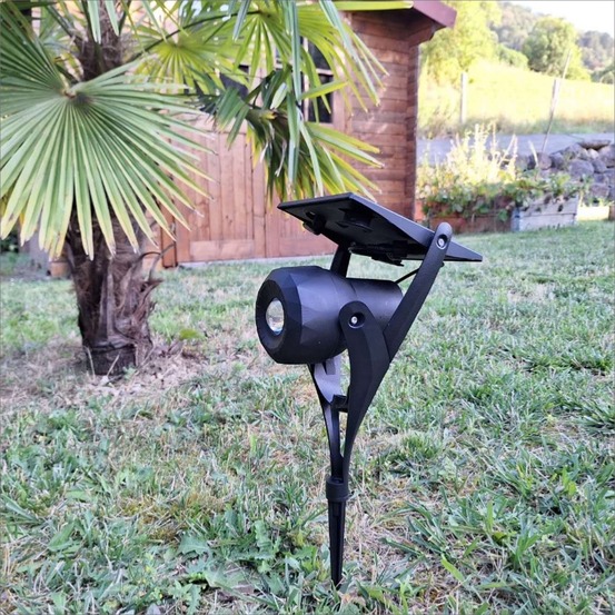Spot aluminium 300 lumens avec panneau solaire déportable, 365 premium