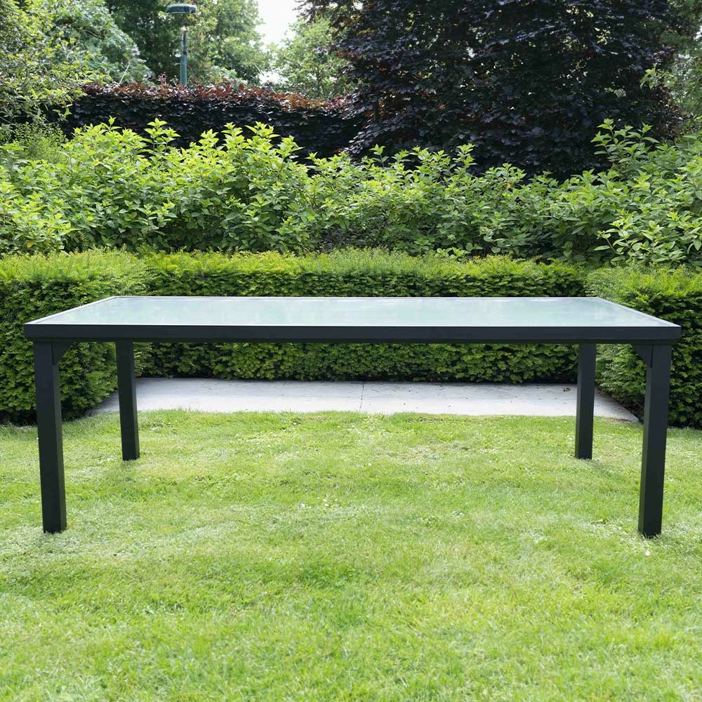 Table blacksun 8 personnes structure en aluminium noire et verre trempé transparent