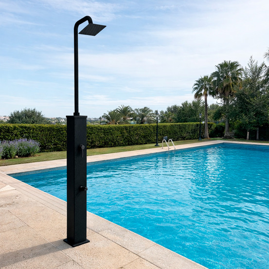 Douche solaire noire aluminium 26 l pommeau abs 22 cm mitigeur rincepieds
