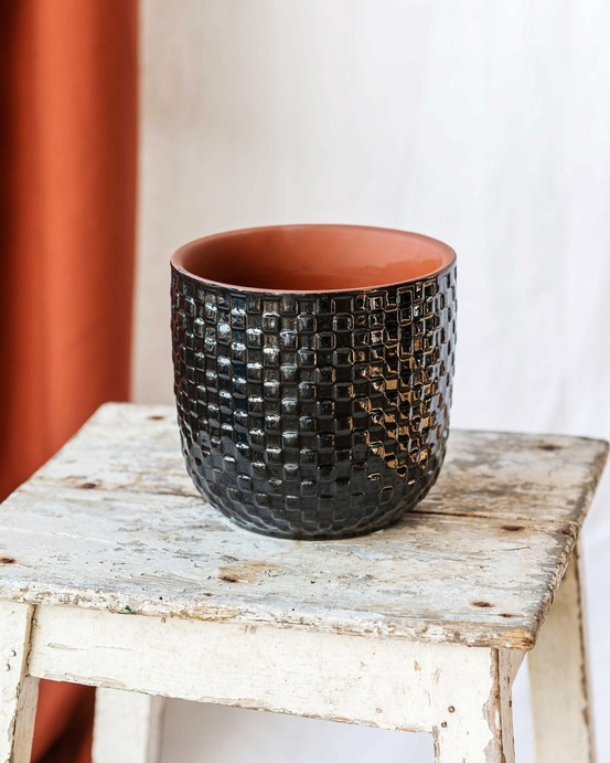 Cache pot - relief noir