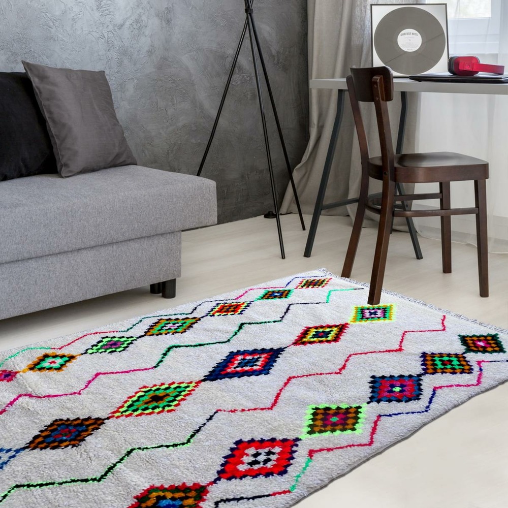 Authentique tapis berbère 160x255 fait à la main en laine blanc cassé et rose azilal 6 motif ethnic