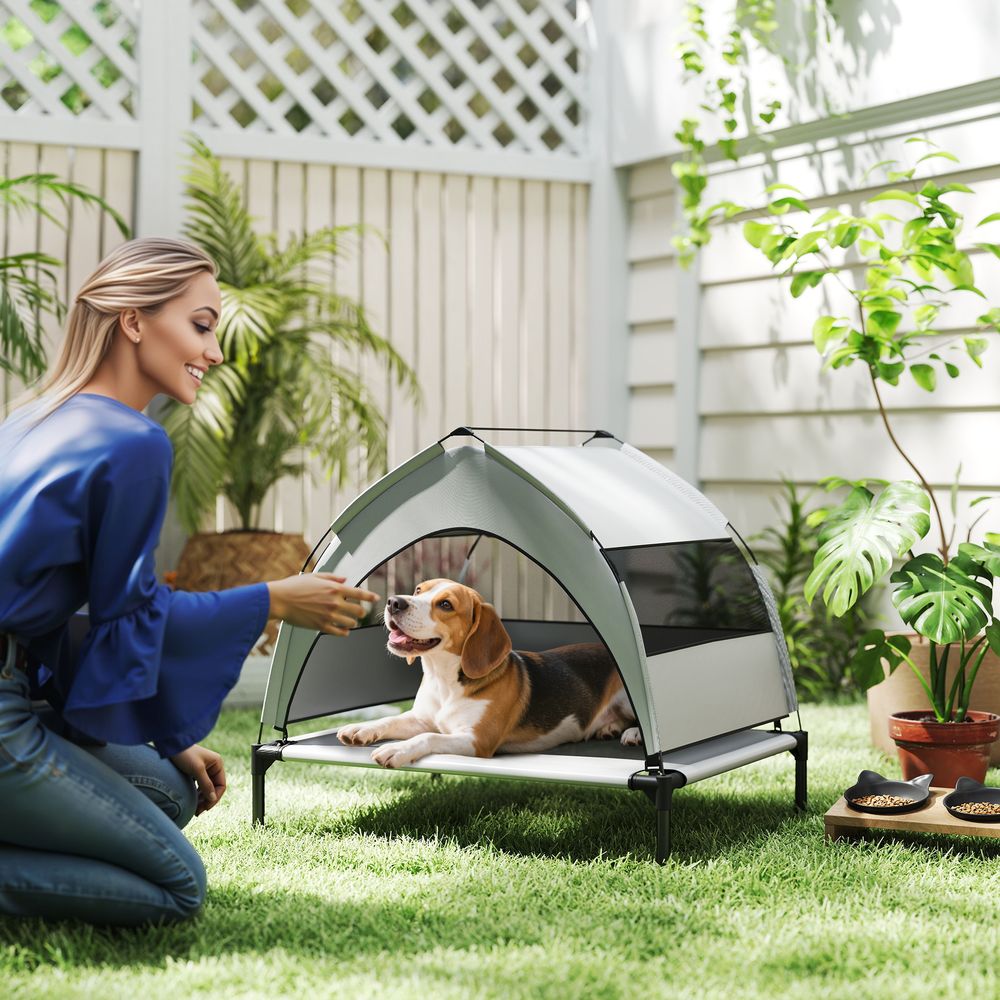Lit surélevé pour chien polyester et acier 76 x 61 x 70 cm gris clair extérieur avec auvent pare-soleil