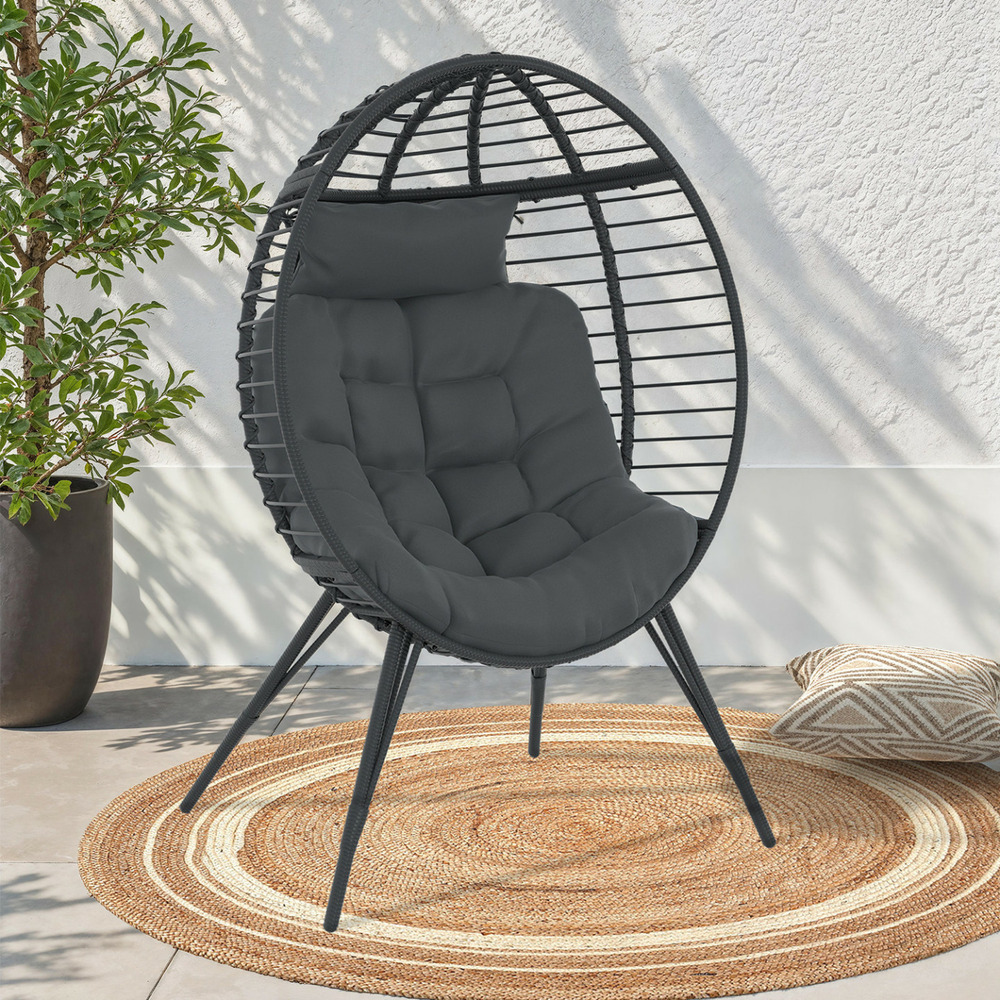 Fauteuil oeuf sur pied ajouré gris effet rotin avec coussin gris