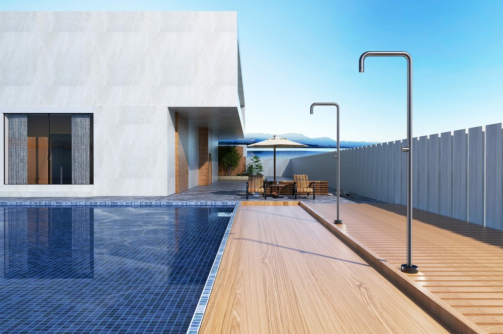 Douche de piscine en acier 316 grise anticalcaire et design moderne