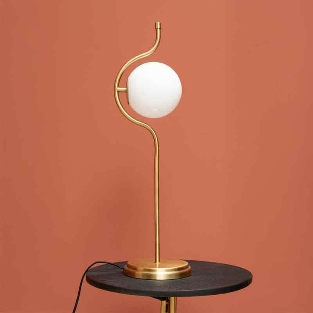 Lampe gravity patine laiton et céramique 71x15cm