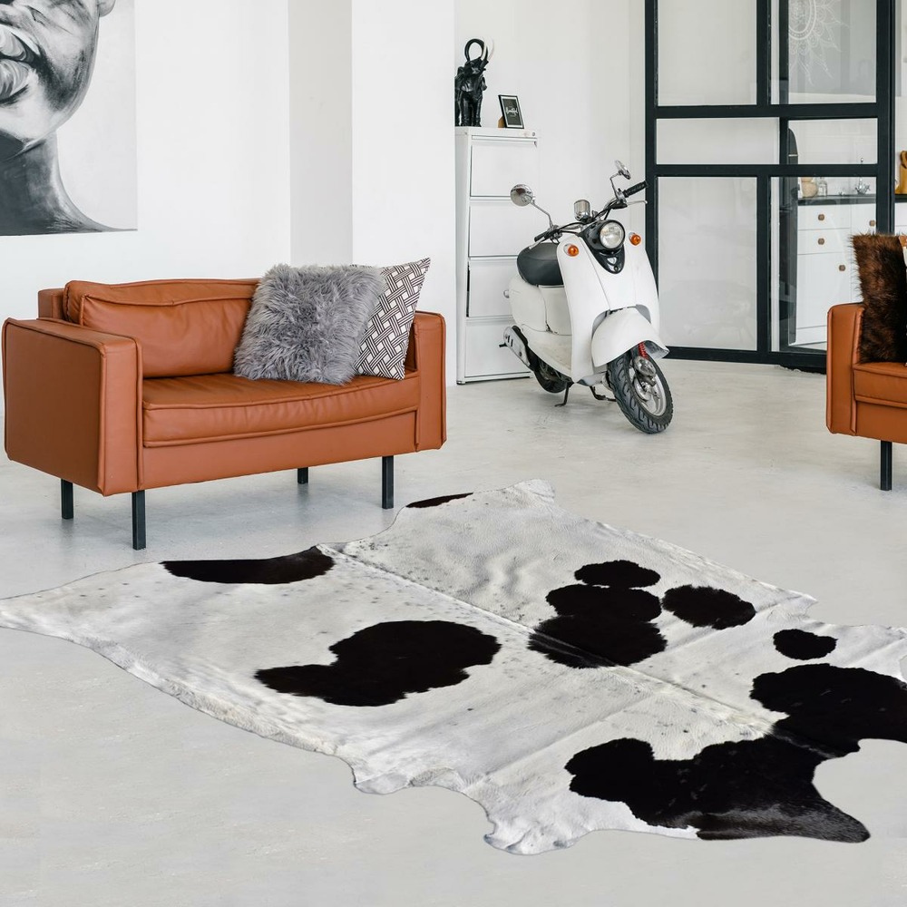 Tapis peau de vache 180x200 kilm fait à la main noir et beige