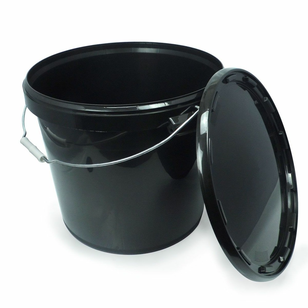 Seau noir opaque de 25 litres avec couvercle