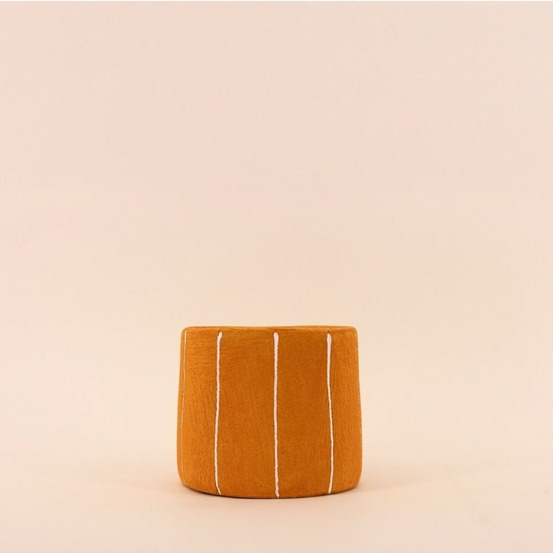 Cache-pot en ciment jaune lignes blanches 15cm