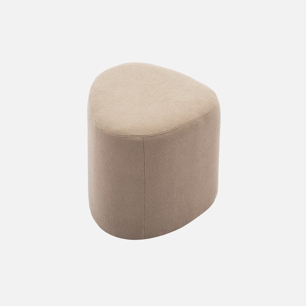 Tabouret. Pouf en forme de galet en tissu greige. Tao l 60 x p 44 x h 40cm