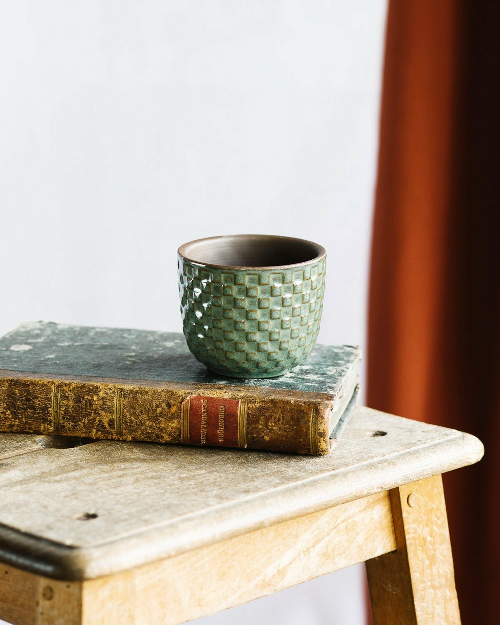 Mini cache pot - relief vert