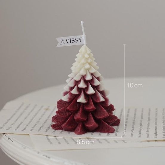 Bougie de noël - sapin rouge enneigé